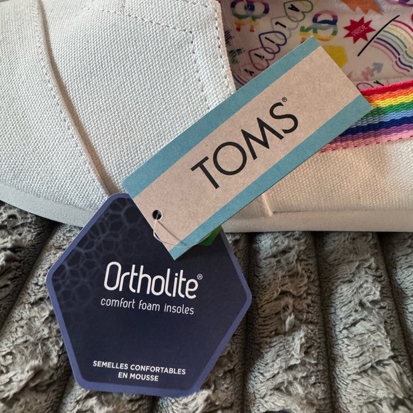 TOMS Mens 
Alp Unity White Slip-Ons - Picture 8 of 8